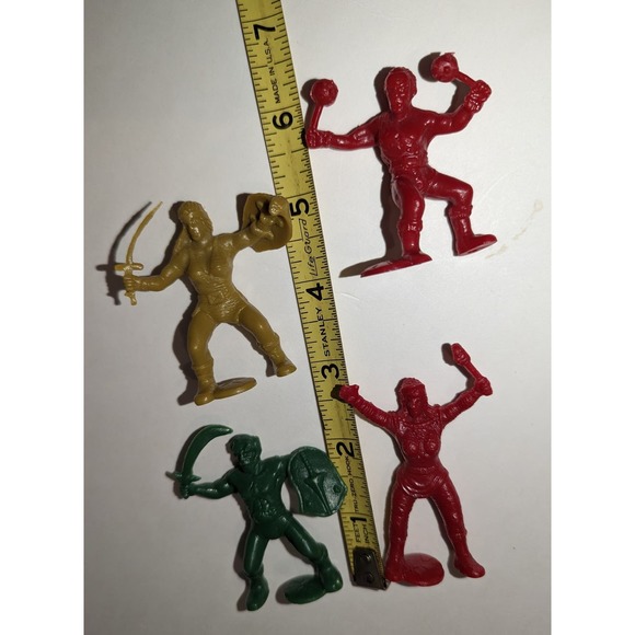 Lot Vintage Waxy Plastic Barbarian Army Men Figures Red Green Yellow Rare - Picture 15 of 15
